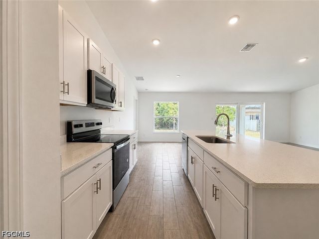 2925 NE 6th AVE, Cape Coral, FL 33909