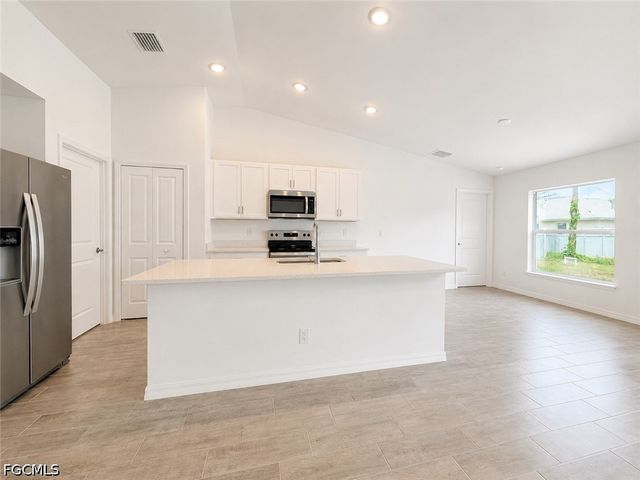 2925 NE 6th AVE, Cape Coral, FL 33909