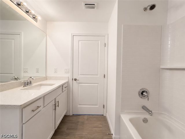 2925 NE 6th AVE, Cape Coral, FL 33909
