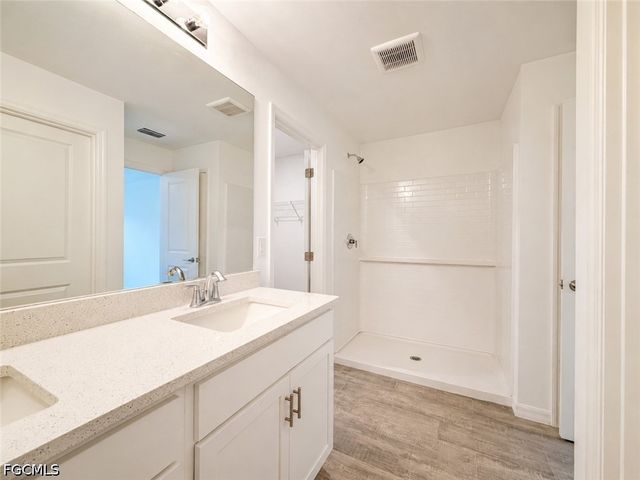 2925 NE 6th AVE, Cape Coral, FL 33909