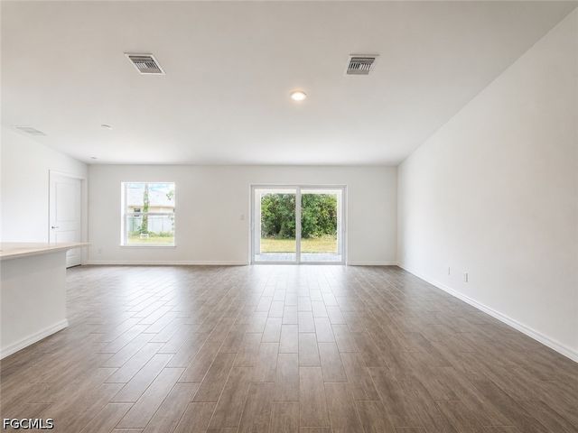 2925 NE 6th AVE, Cape Coral, FL 33909