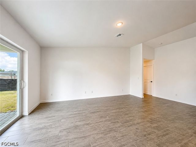2925 NE 6th AVE, Cape Coral, FL 33909