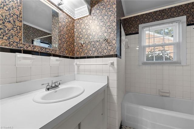 2009 Roanoke Drive, Greensboro, NC 27408