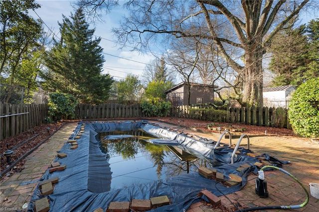 2009 Roanoke Drive, Greensboro, NC 27408