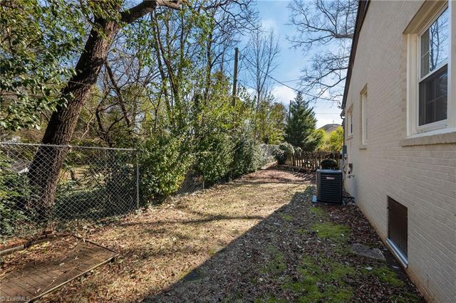 2009 Roanoke Drive, Greensboro, NC 27408