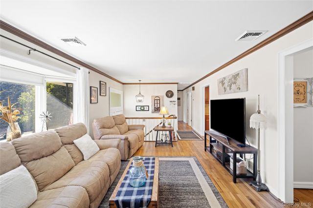 6 Reeback Drive, Ossining, NY 10562