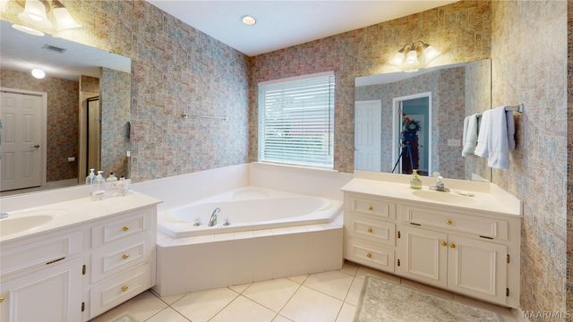 223 LAKESHORE Drive, Pike Road, AL 36064