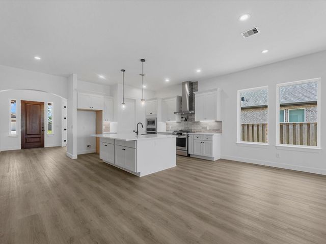 10006 Goliad Drive, Mont Belvieu, TX 77523