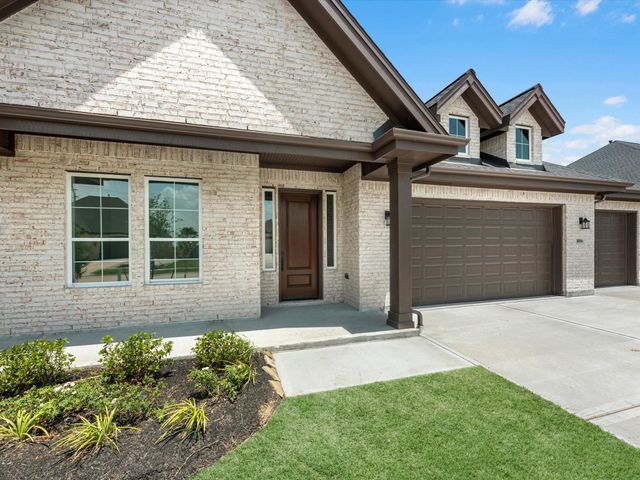 10006 Goliad Drive, Mont Belvieu, TX 77523