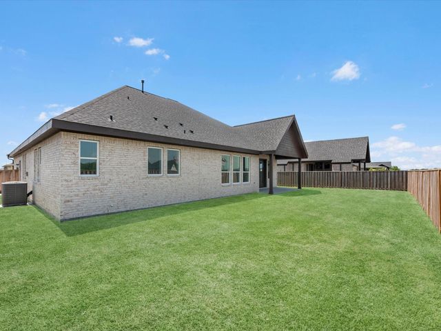 10006 Goliad Drive, Mont Belvieu, TX 77523