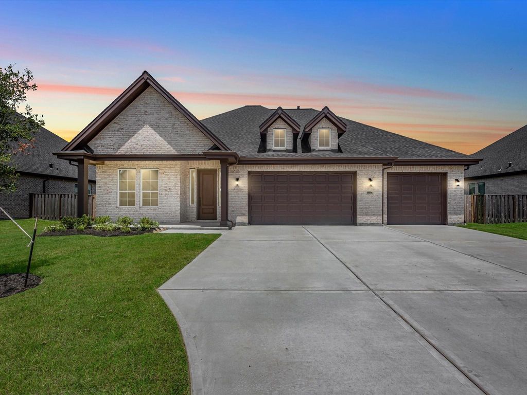 10006 Goliad Drive, Mont Belvieu, TX 77523