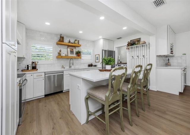 710 31ST AVENUE N, St Petersburg, FL 33704