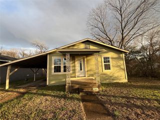 735 W 9th Avenue, Corsicana, TX 75110