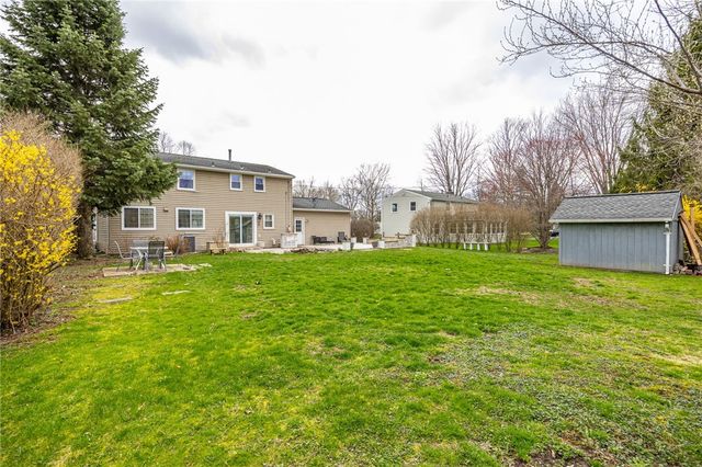 135 Maple Hill Farm Road, Penfield, NY 14526