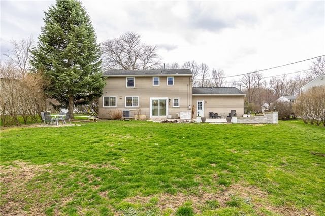 135 Maple Hill Farm Road, Penfield, NY 14526