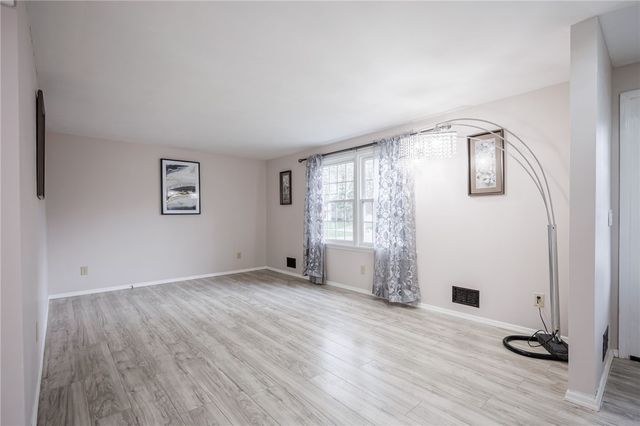 135 Maple Hill Farm Road, Penfield, NY 14526