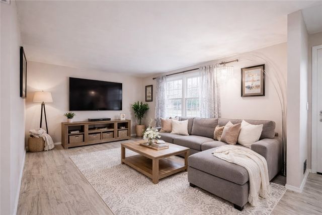 135 Maple Hill Farm Road, Penfield, NY 14526