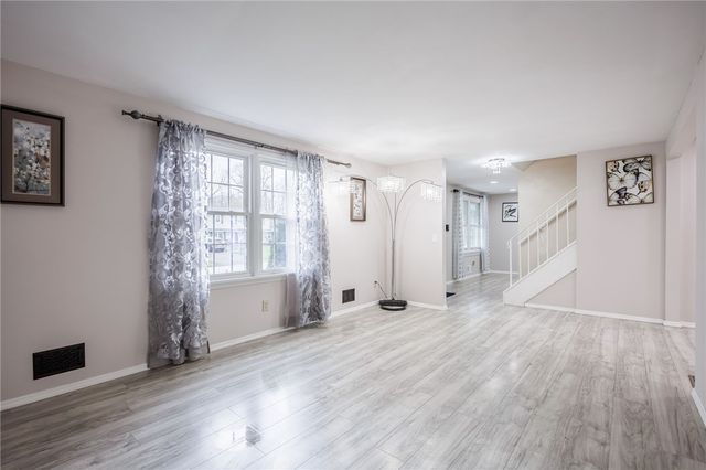 135 Maple Hill Farm Road, Penfield, NY 14526