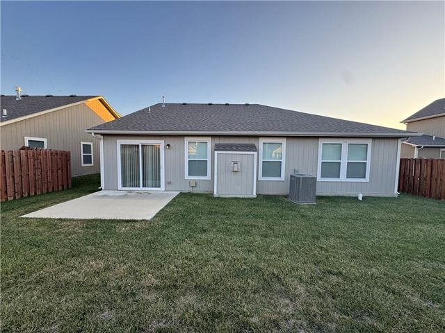 912 W 30th Terrace, Lawrence, KS 66046