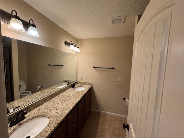 912 W 30th Terrace, Lawrence, KS 66046