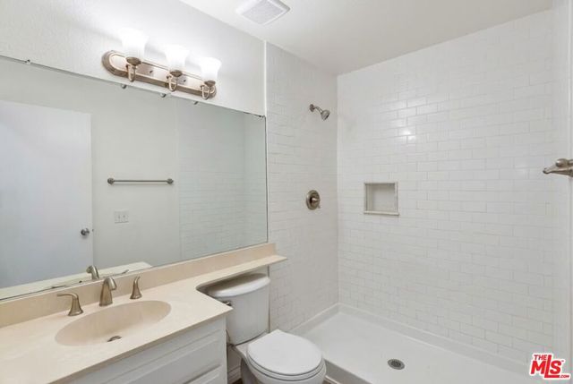 20111 Leadwell Street 3, Winnetka, CA 91306