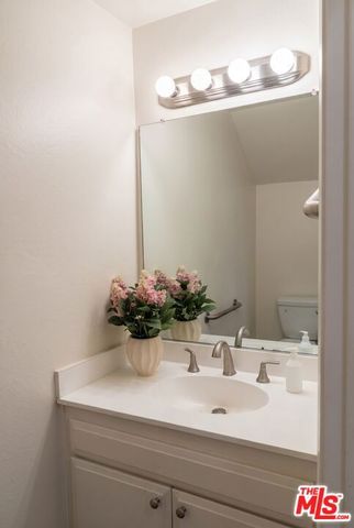 20111 Leadwell Street 3, Winnetka, CA 91306
