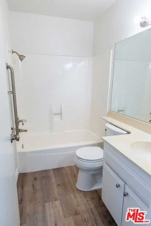 Image 21 of property listing at 20111 Leadwell Street 3, Winnetka, CA 91306