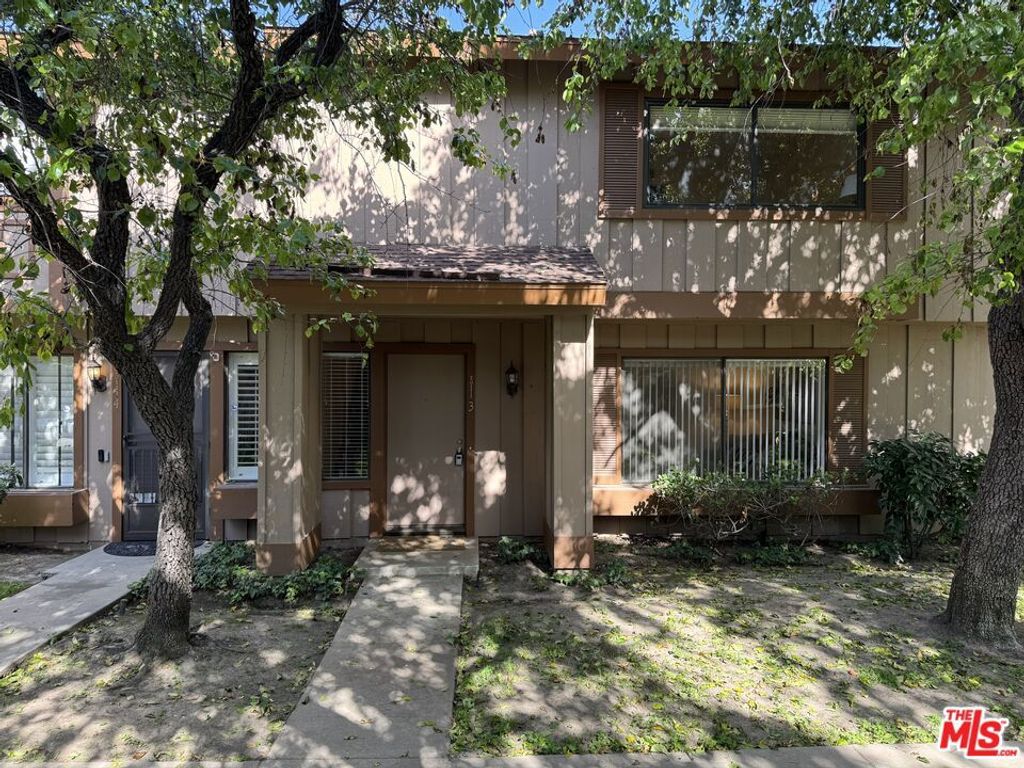 Image 3 of property listing at 20111 Leadwell Street 3, Winnetka, CA 91306