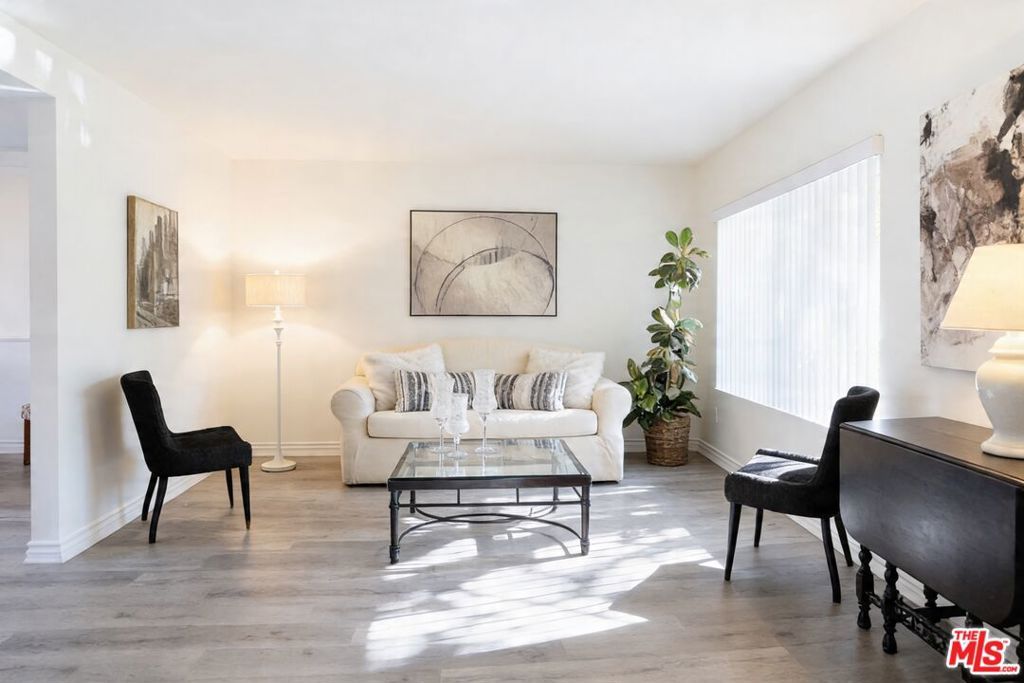 Image 5 of property listing at 20111 Leadwell Street 3, Winnetka, CA 91306