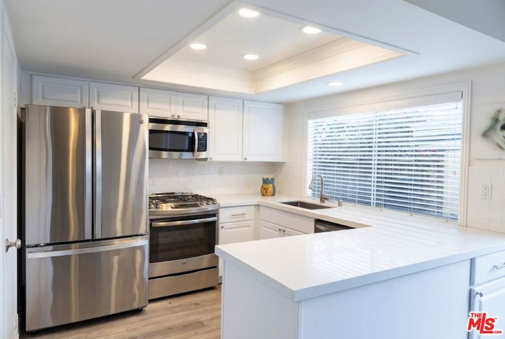 Image 9 of property listing at 20111 Leadwell Street 3, Winnetka, CA 91306