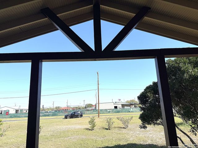 305 Youst, Beeville, TX 78102