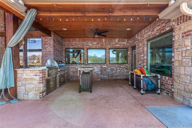 56281 E 305 Road, Afton, OK 74331