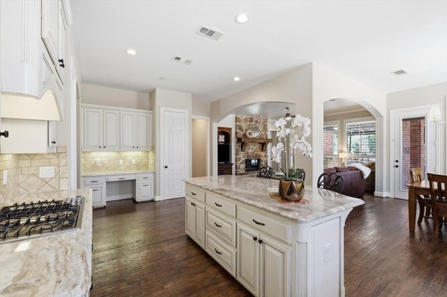 8980 Crockett Drive, Lantana, TX 76226