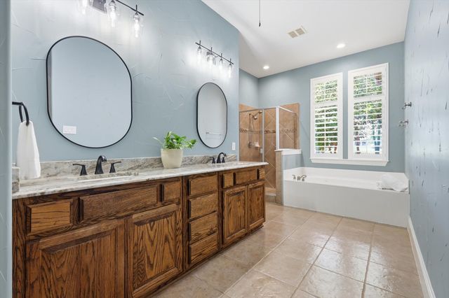 8980 Crockett Drive, Lantana, TX 76226