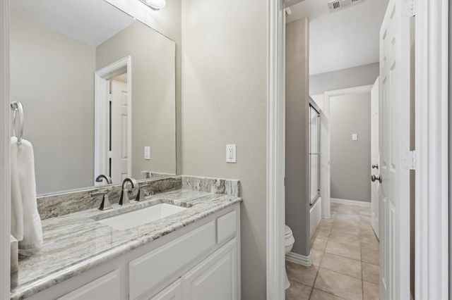 8980 Crockett Drive, Lantana, TX 76226