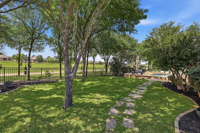 8980 Crockett Drive, Lantana, TX 76226