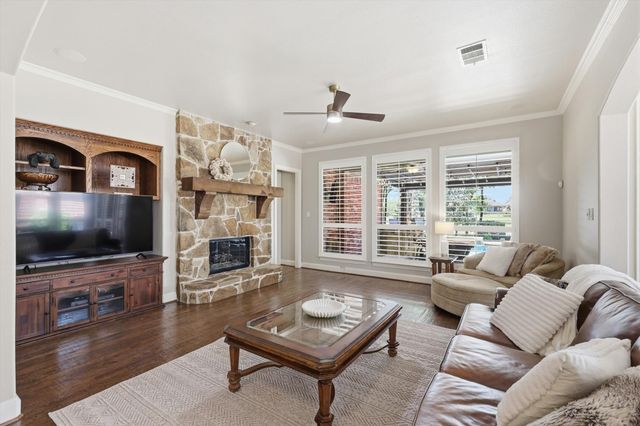 8980 Crockett Drive, Lantana, TX 76226