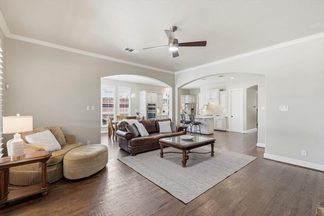 8980 Crockett Drive, Lantana, TX 76226