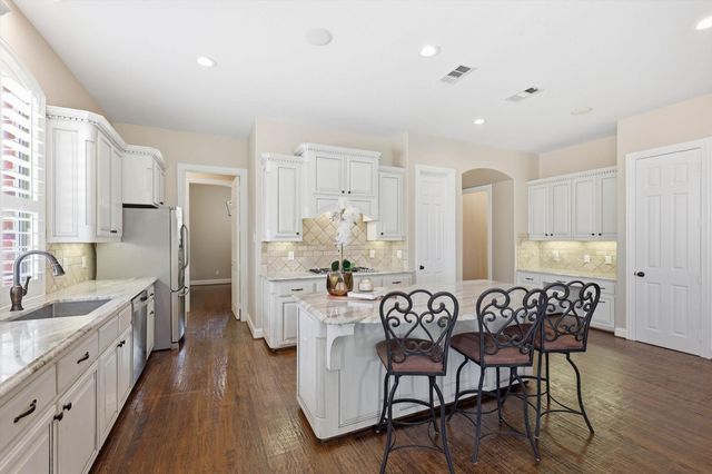 8980 Crockett Drive, Lantana, TX 76226
