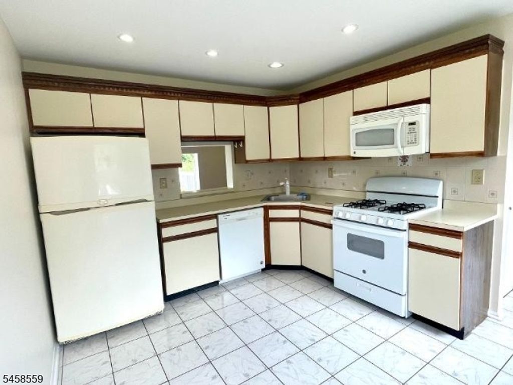 45 Townsend Ct, Franklin Twp., NJ 08823 — photo 3