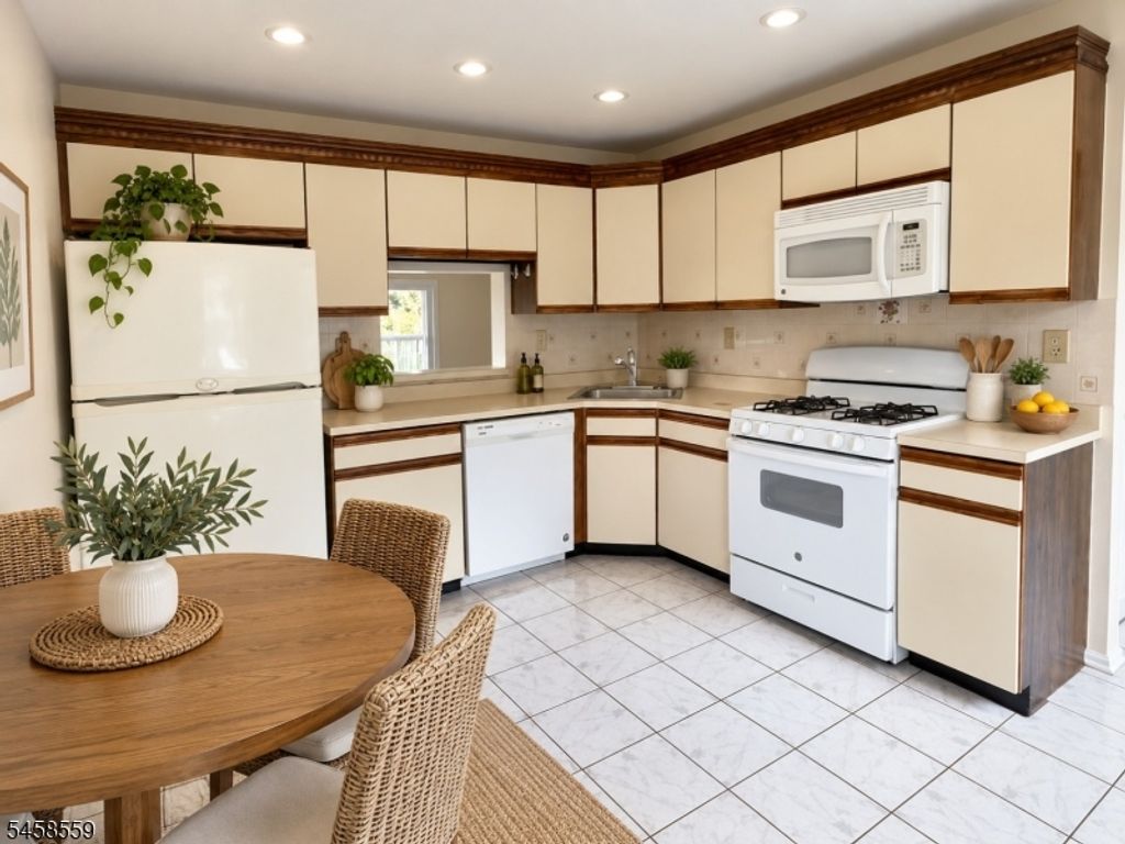45 Townsend Ct, Franklin Twp., NJ 08823 — photo 4