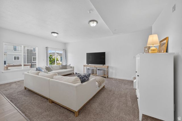 4218 W RAIL TRAIL LN, Riverton, UT 84096
