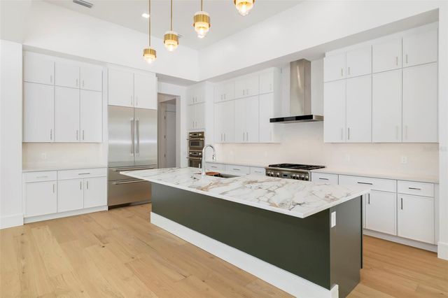 4431 CAMINO REAL, Sarasota, FL 34231