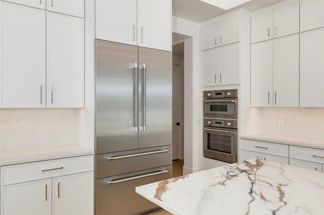 4431 CAMINO REAL, Sarasota, FL 34231