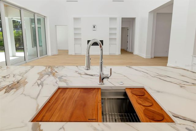 4431 CAMINO REAL, Sarasota, FL 34231