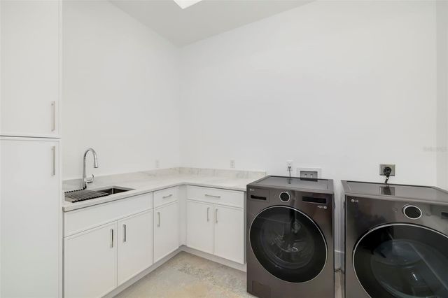 4431 CAMINO REAL, Sarasota, FL 34231