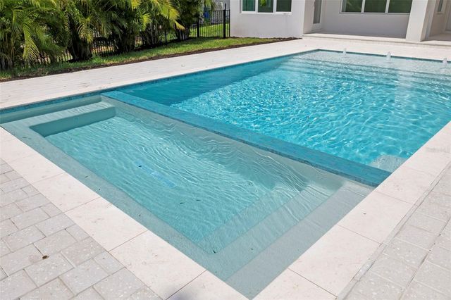 4431 CAMINO REAL, Sarasota, FL 34231