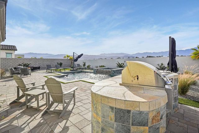 49853 Crescent, Palm Desert, CA 92211