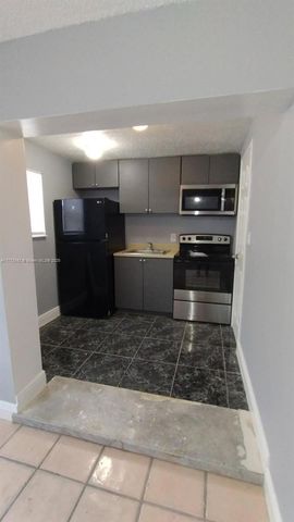 2960 SW 17th St, Fort Lauderdale, FL 33312