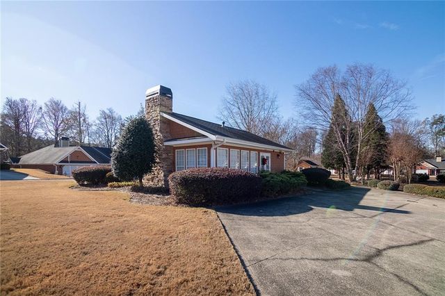 2545 Rosehill Circle, Lithia Springs, GA 30122